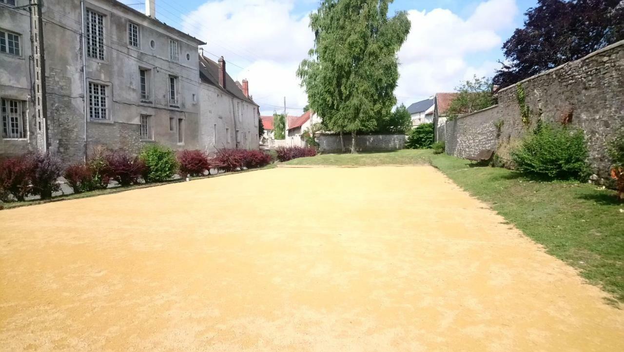 Gitelabaronnaise Avec Piscine Chauffee Pres Parc Asterix Holiday home *